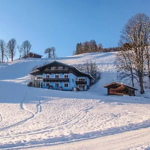 Apartment Landhaus Bernkogel - Ski In Ski Out, Saalbach